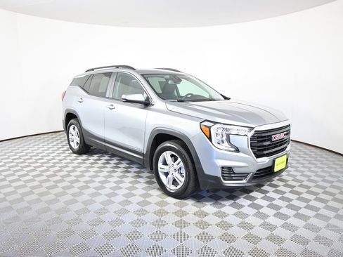 Used 2024 GMC Terrain SLE w/ Driver Convenience Package AWD/4WD image 9