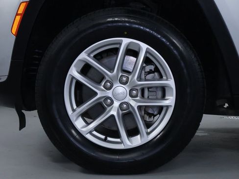 Used 2023 Jeep Grand Cherokee L Laredo image 41