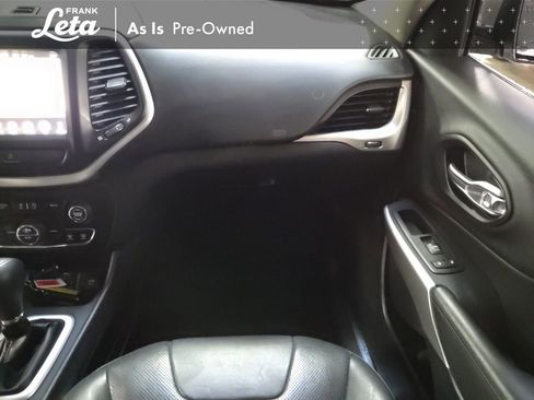 Used 2017 Jeep Cherokee Overland image 31