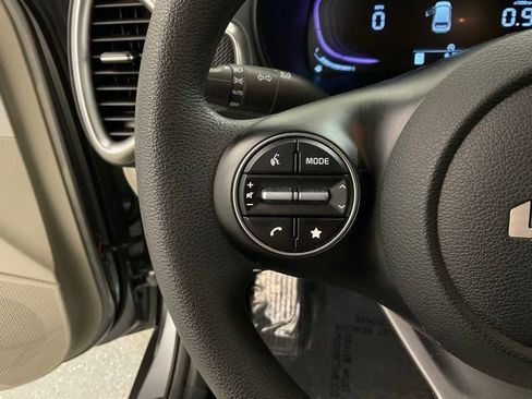 Used 2025 Kia Soul LX w/ LX Technology Package FWD image 12