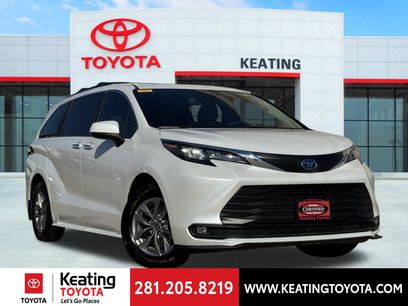 Used 2025 Toyota Sienna XLE