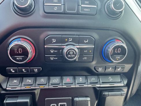 Certified 2020 Chevrolet Silverado 1500 LTZ w/ LTZ Premium Package AWD/4WD image 31