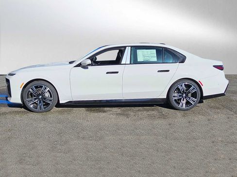 Used 2024 BMW i7 xDrive60 image 4