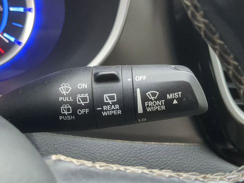 Used 2021 Chrysler Pacifica Touring-L FWD image 32