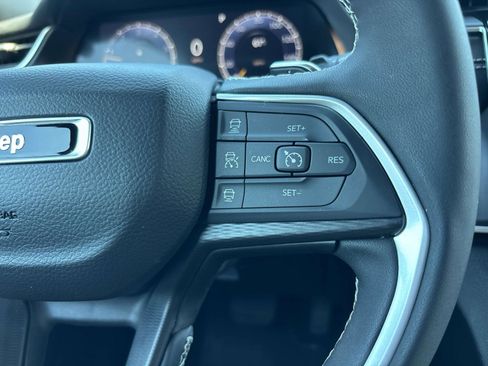 Certified 2024 Jeep Grand Cherokee Altitude AWD/4WD image 20