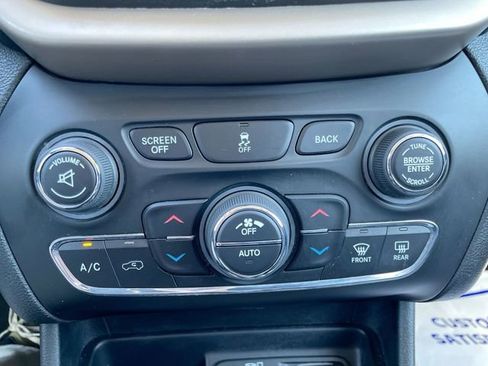 Used 2015 Jeep Cherokee Limited image 26