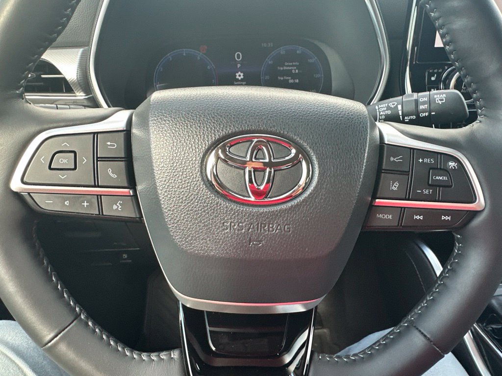 Used 2024 Toyota Highlander Platinum AWD/4WD image 40
