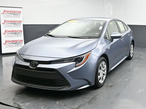 Used 2023 Toyota Corolla LE image 4