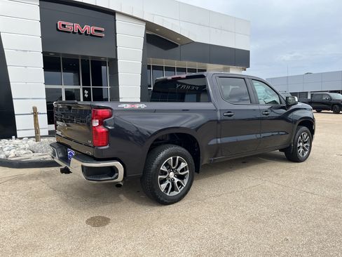Used 2024 Chevrolet Silverado 1500 LT AWD/4WD image 3