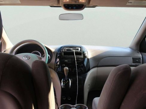 Used 2005 Toyota Sienna LE w/ LE Pkg 6 FWD image 7