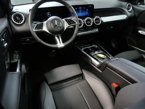 Certified 2026 Mercedes-Benz GLB 250 4MATIC image 2