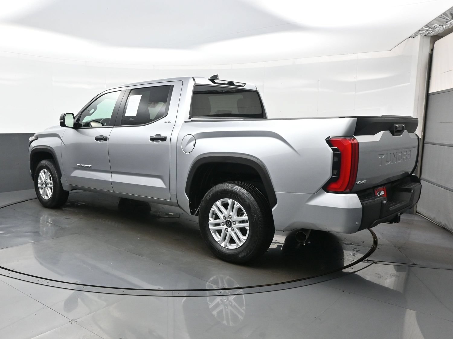 Used 2025 Toyota Tundra SR5 w/ SR5 Convenience Package AWD/4WD image 4