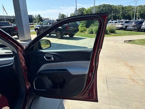 Used 2022 Jeep Compass Latitude AWD/4WD image 31
