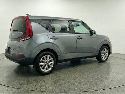 Used 2025 Kia Soul LX w/ LX Technology Package FWD image 9