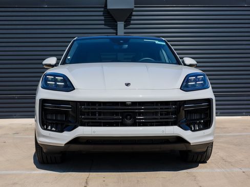 New 2025 Porsche Cayenne Turbo image 10