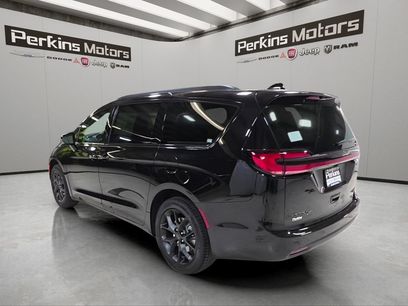 New 2027 Chrysler Pacifica Limited