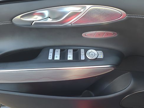 Used 2022 Genesis GV70 2.5T w/ Advanced Package image 24