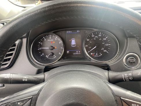 Used 2019 Nissan Rogue SV image 12