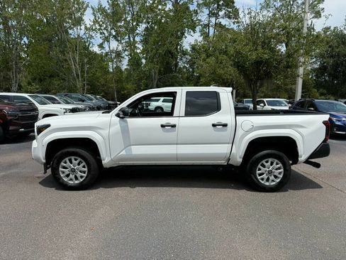Used 2025 Toyota Tacoma SR RWD image 2