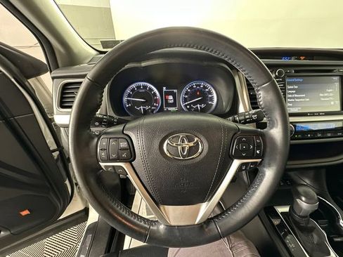 Used 2017 Toyota Highlander Limited w/ Carpet Mat Package AWD/4WD image 15
