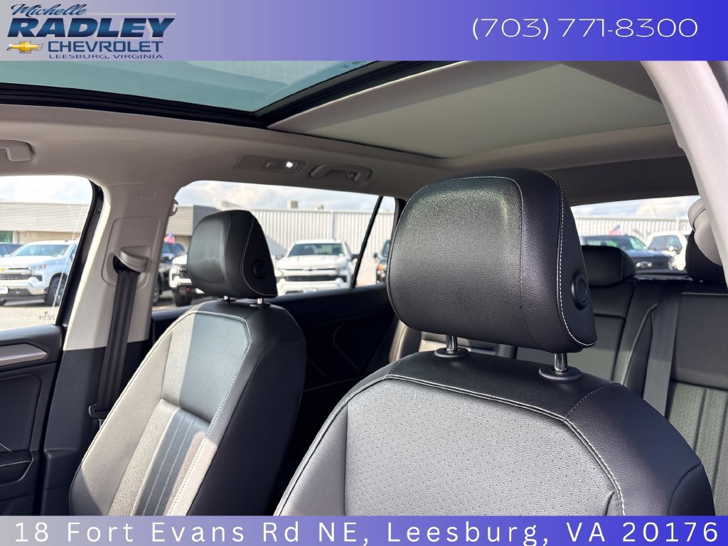 Used 2024 Volkswagen Tiguan SE w/ Panoramic Sunroof Package AWD/4WD image 2