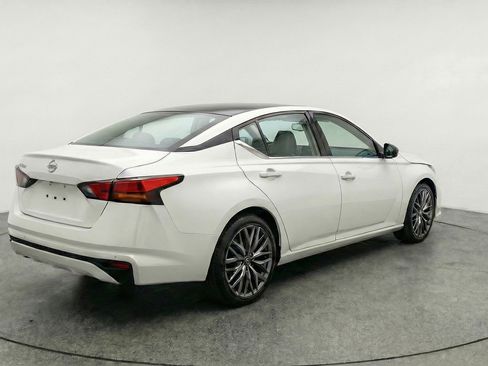 Used 2025 Nissan Altima 2.5 SV image 9