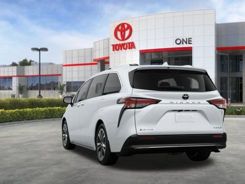 New 2026 Toyota Sienna Platinum image 8