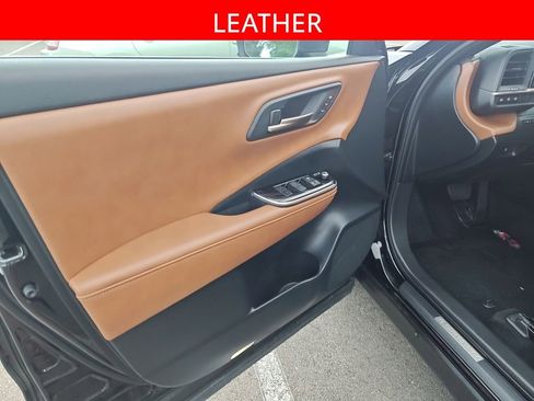 Used 2025 Toyota Crown Signia w/ Advanced Technology Package AWD/4WD image 5