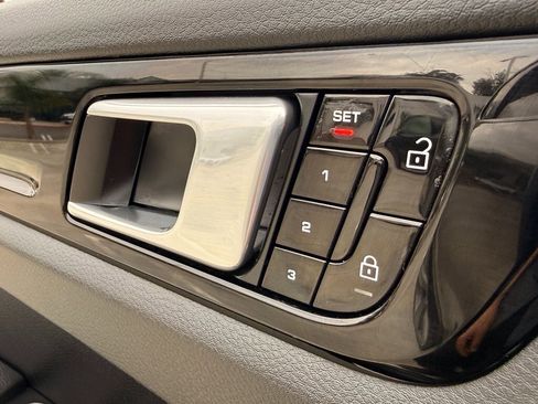 Used 2020 Porsche Cayenne image 30