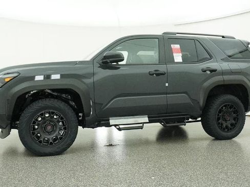 New 2026 Toyota 4Runner SR5 AWD/4WD image 18