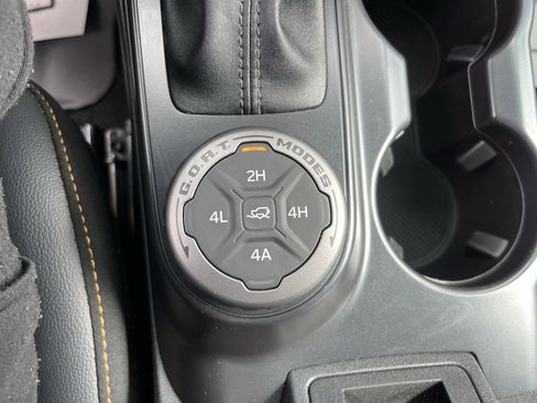 Used 2024 Ford Bronco Badlands image 18