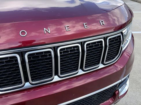 Used 2023 Jeep Wagoneer L Series II image 29