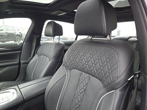 Used 2021 BMW 750i xDrive w/ M Sport Package image 6
