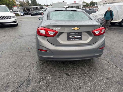Used 2017 Chevrolet Cruze LT w/ Convenience Package image 4