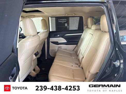 Used 2019 Toyota Highlander XLE FWD image 12