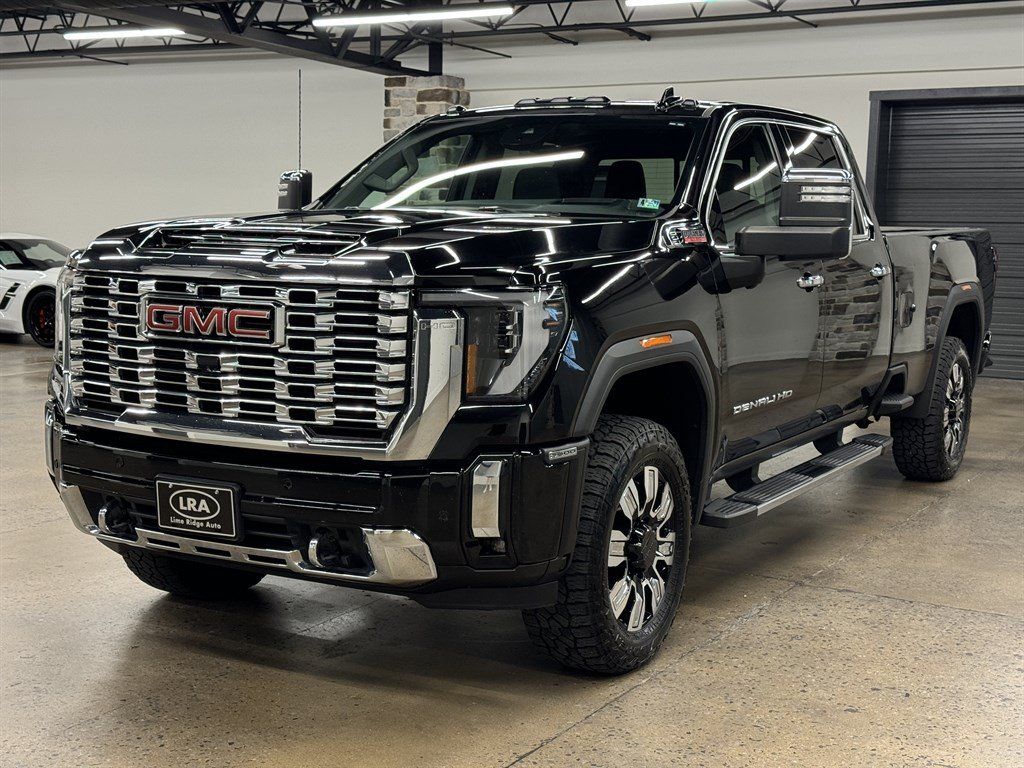 Used 2024 GMC Sierra 2500 Denali w/ Denali Reserve Package AWD/4WD image 3