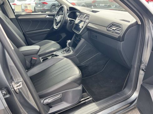 Certified 2023 Volkswagen Tiguan SE FWD image 29