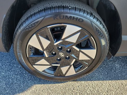 Used 2024 Hyundai Kona SEL image 8