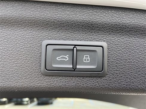 Certified 2025 Audi Q3 2.0T Premium Plus w/ Premium Plus Package image 31