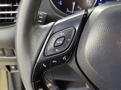 Used 2021 Toyota C-HR XLE FWD image 23