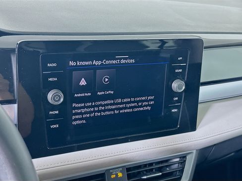 Used 2025 Volkswagen Taos SE image 21