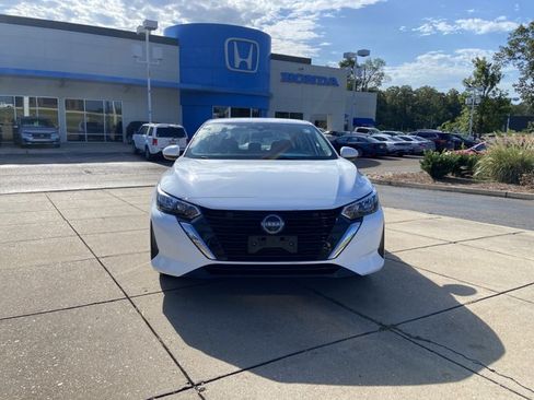 Used 2024 Nissan Sentra SV FWD image 3