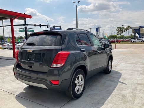 Used 2017 Chevrolet Trax LT w/ LT Convenience Package image 4