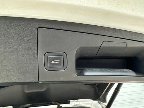 Used 2019 Cadillac XT4 Premium Luxury w/ Cold Weather Package FWD image 8