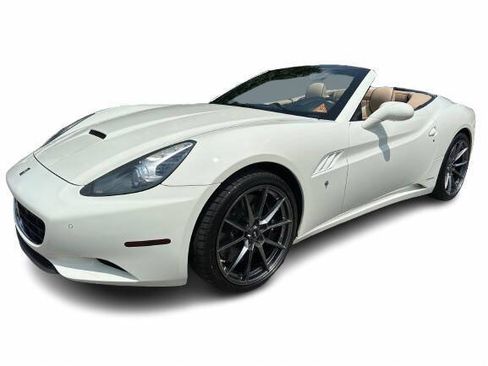 Used 2014 Ferrari California RWD image 10