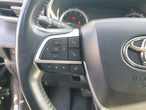 Certified 2023 Toyota Highlander XLE image 14