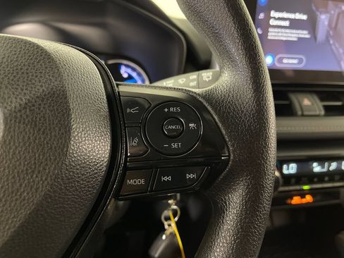 Certified 2025 Toyota RAV4 LE AWD/4WD image 27