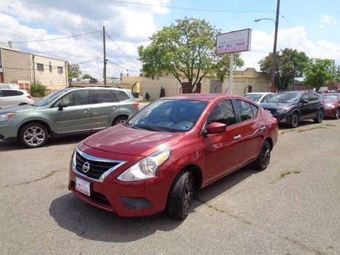 Used 2018 Nissan Versa SV FWD image 1