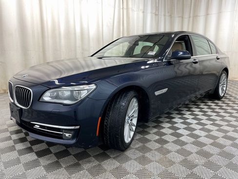 Used 2015 BMW 750Li xDrive image 19