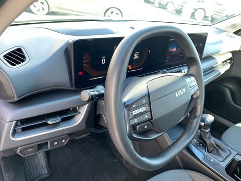 Used 2025 Kia K4 LXS image 34